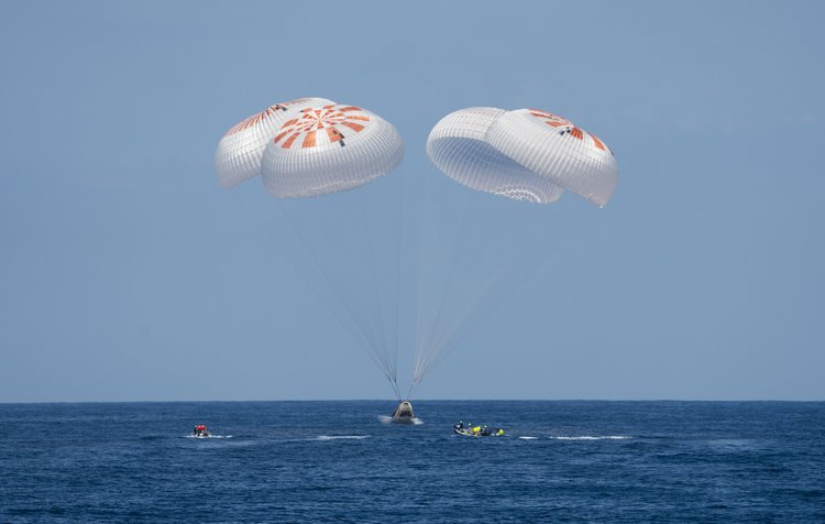 Axiom_1_Splashdown_20220425_DSC07376.jpg 