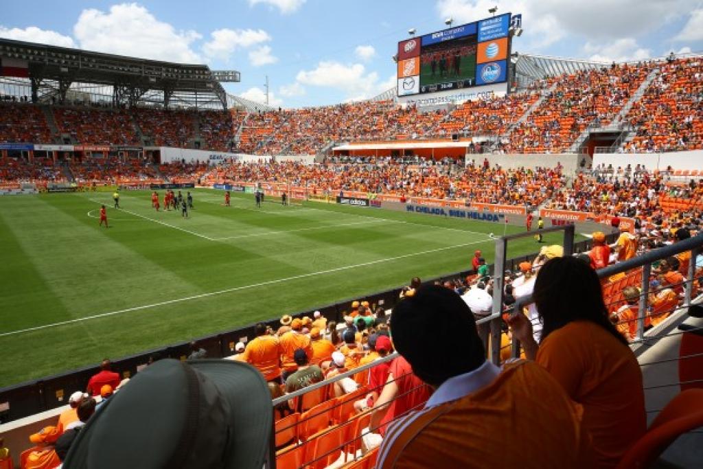 dynamo crowd small 